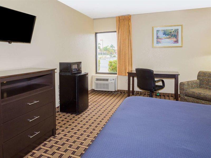 Quality Inn Fort Myers - Cape Coral Exterior photo