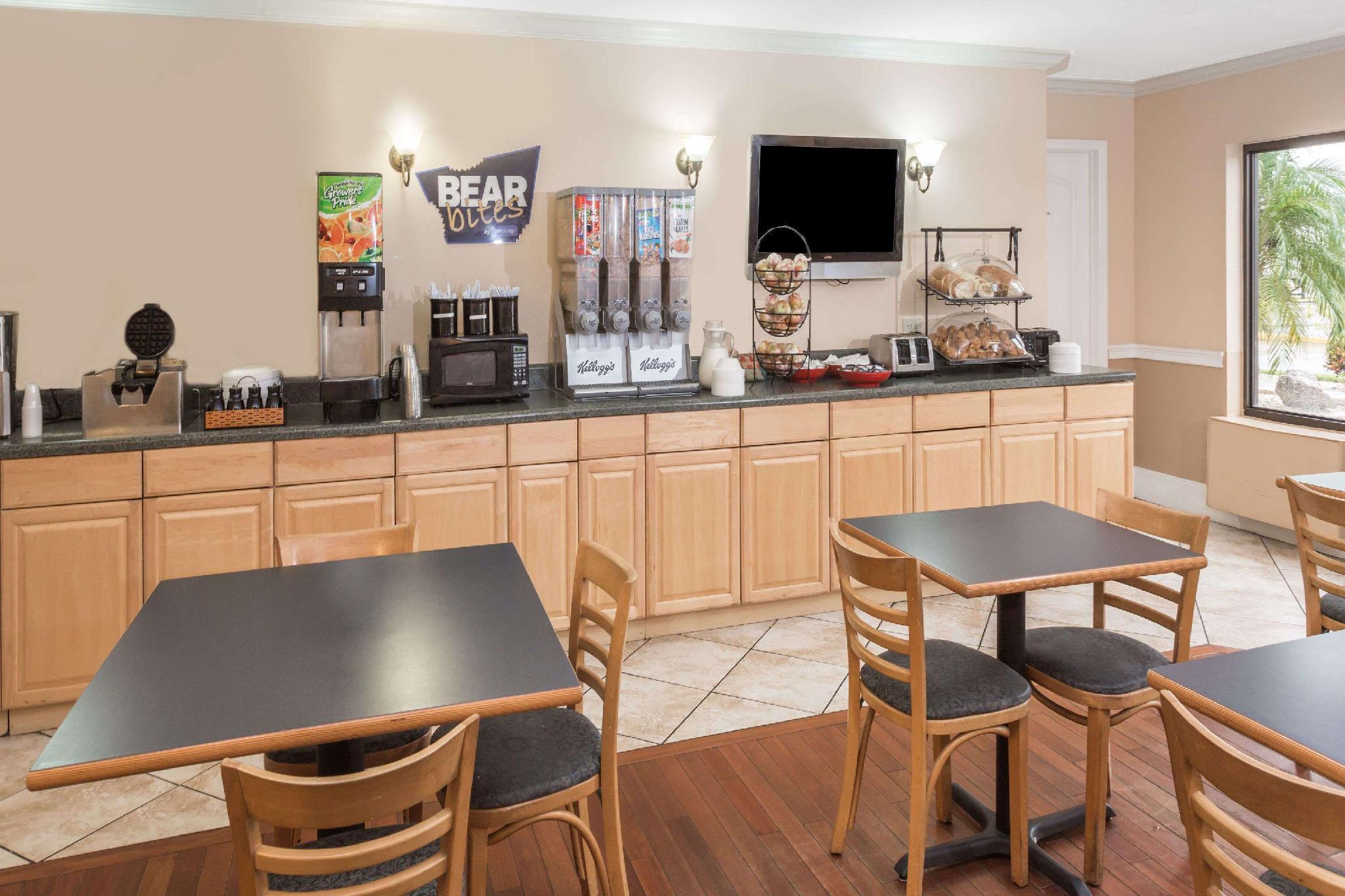 Quality Inn Fort Myers - Cape Coral Exterior photo