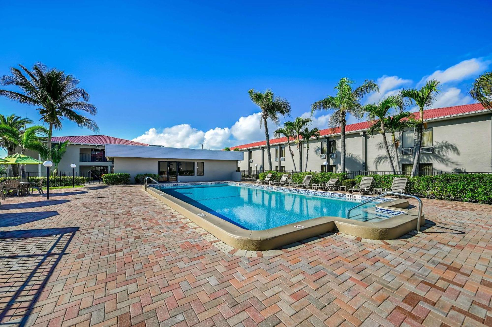 Quality Inn Fort Myers - Cape Coral Exterior photo