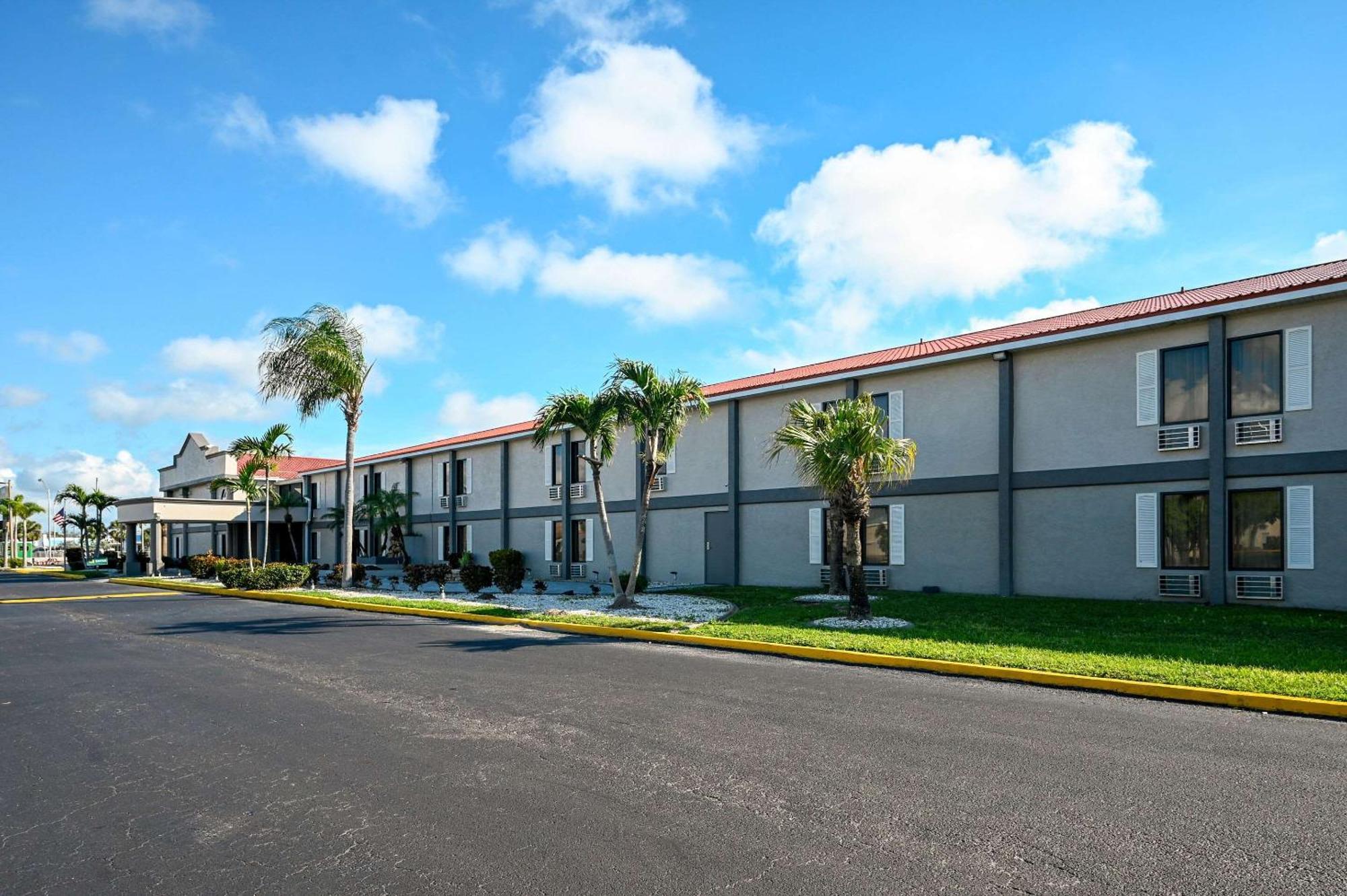Quality Inn Fort Myers - Cape Coral Exterior photo